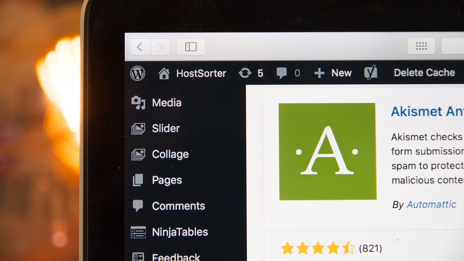 black laptop computer