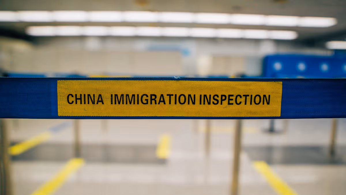 عام — Sen. Amy Klobuchar announces run for Minnesota governor amid immigration turmoil - ABC Ne…