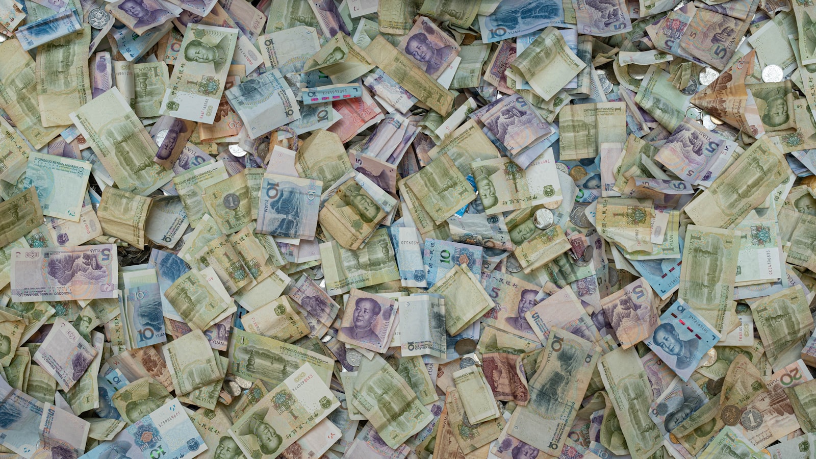 الليرة السورية الجديدة 2026: كل ما تحتاج معرفته عن حذف الصفرين وإعادة تسمية العملة