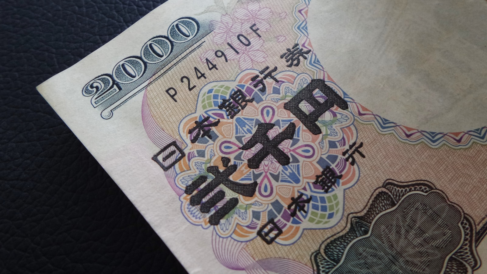 سعر صرف الليرة السورية اليوم 2026: متابعة لحظية للدولار والعملات الأجنبية