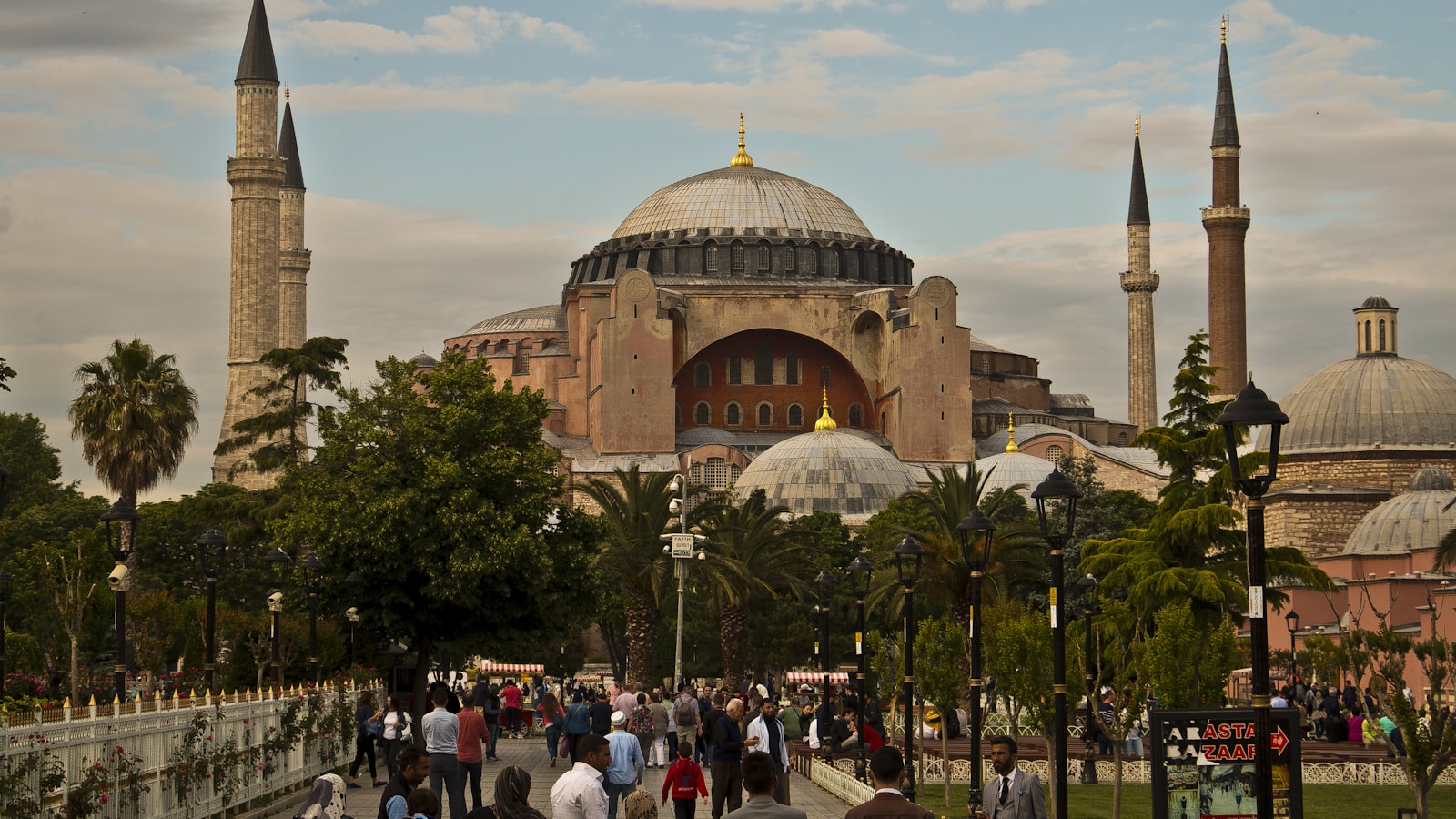 العملة التركية ورسوم الإقامة