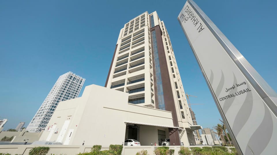 A very tall building with a lot of windows