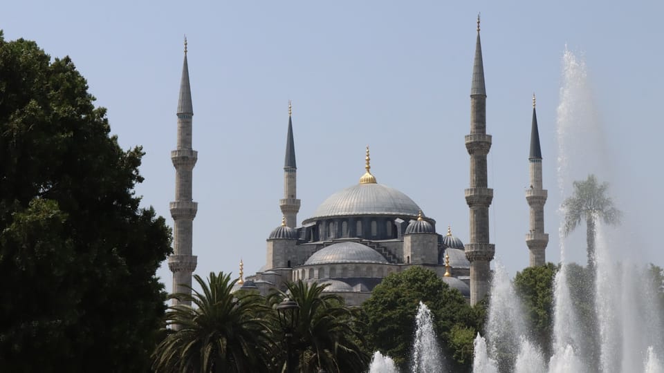 Sultan ahmed mosque with fountain in foreground