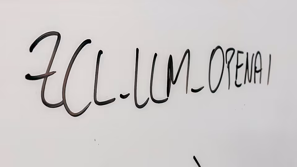 أدوات الذكاء الاصطناعي — أفضل 10 أدوات ذكاء اصطناعي للكتابة في 2026 (تجاوز كاشفات AI)