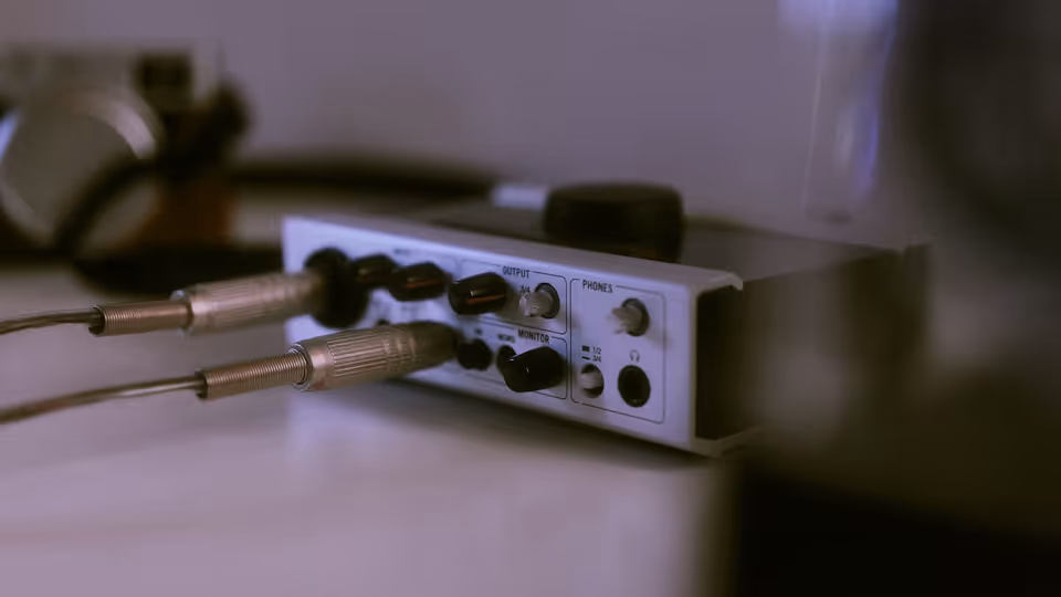 صوتيات — أدوات تحسين الصوت (AI Audio Enhancers) لعام 2026