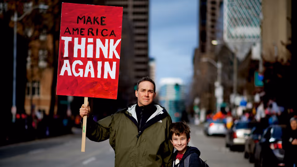 عام — Clinton and Obama urge Americans to 'speak out' and take action after Minneapolis shootin…