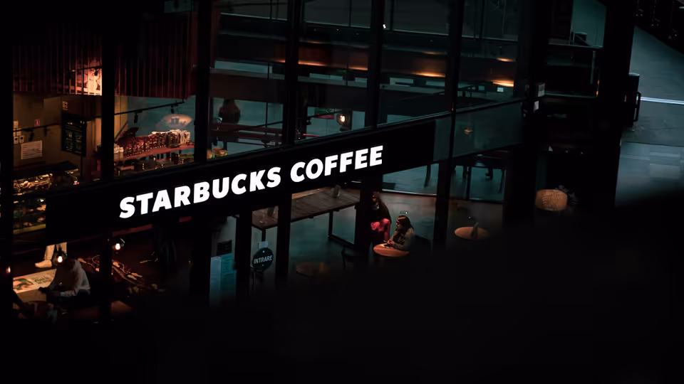 عام — How stroopwafels and saffron tiramisu fit into Starbucks' plan to get to 40,000 stores ar…