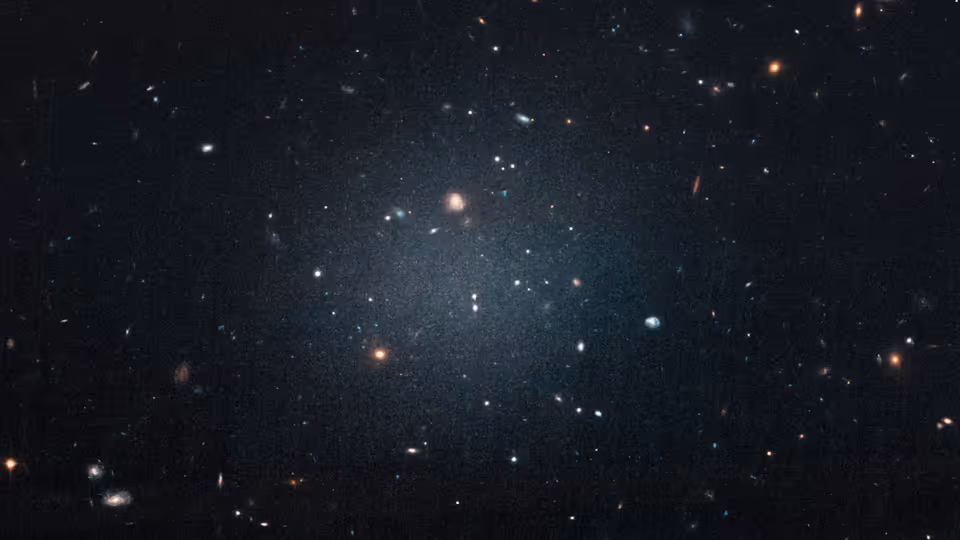عام — A massive clump of dark matter may lurk in the Milky Way - Science News