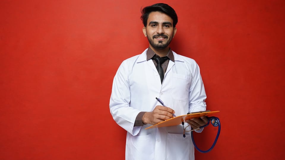 طلاب هندسة يعملون على مشروع