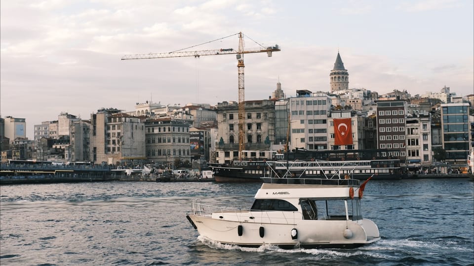 مفاتيح شقة وعقد شراء عقار في تركيا