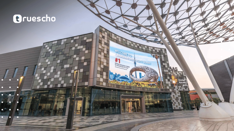 منح الجامعة الكندية في دبي