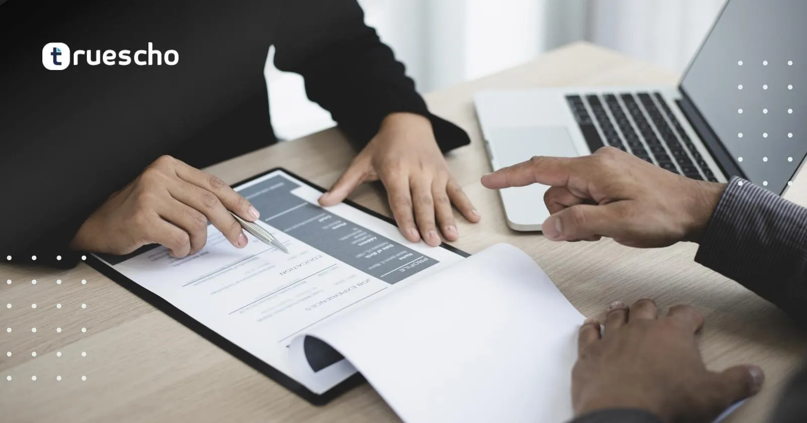  إنشاء سيرة ذاتية أوروبية على الإنترنت